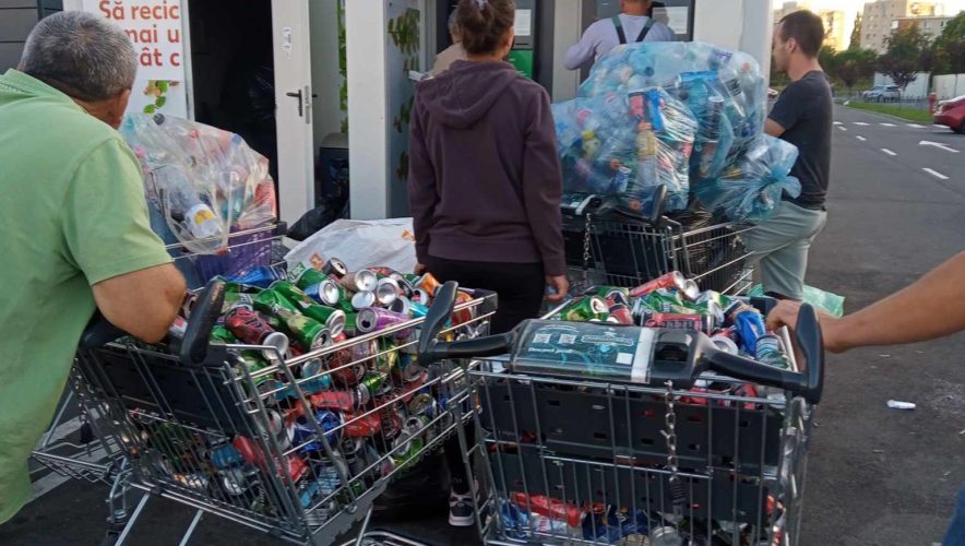Reciclare în România: Cozi Interminabile și Aparate Pline – Competiția de Răbdare și Rezistență!