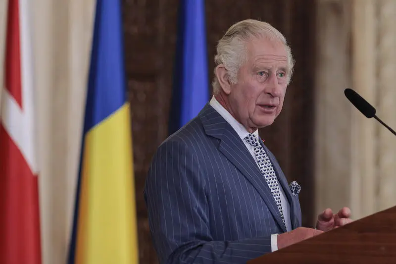 Carlos III: ‘Știu să fac mai mult decât să dau din mână… pot și să zâmbesc!