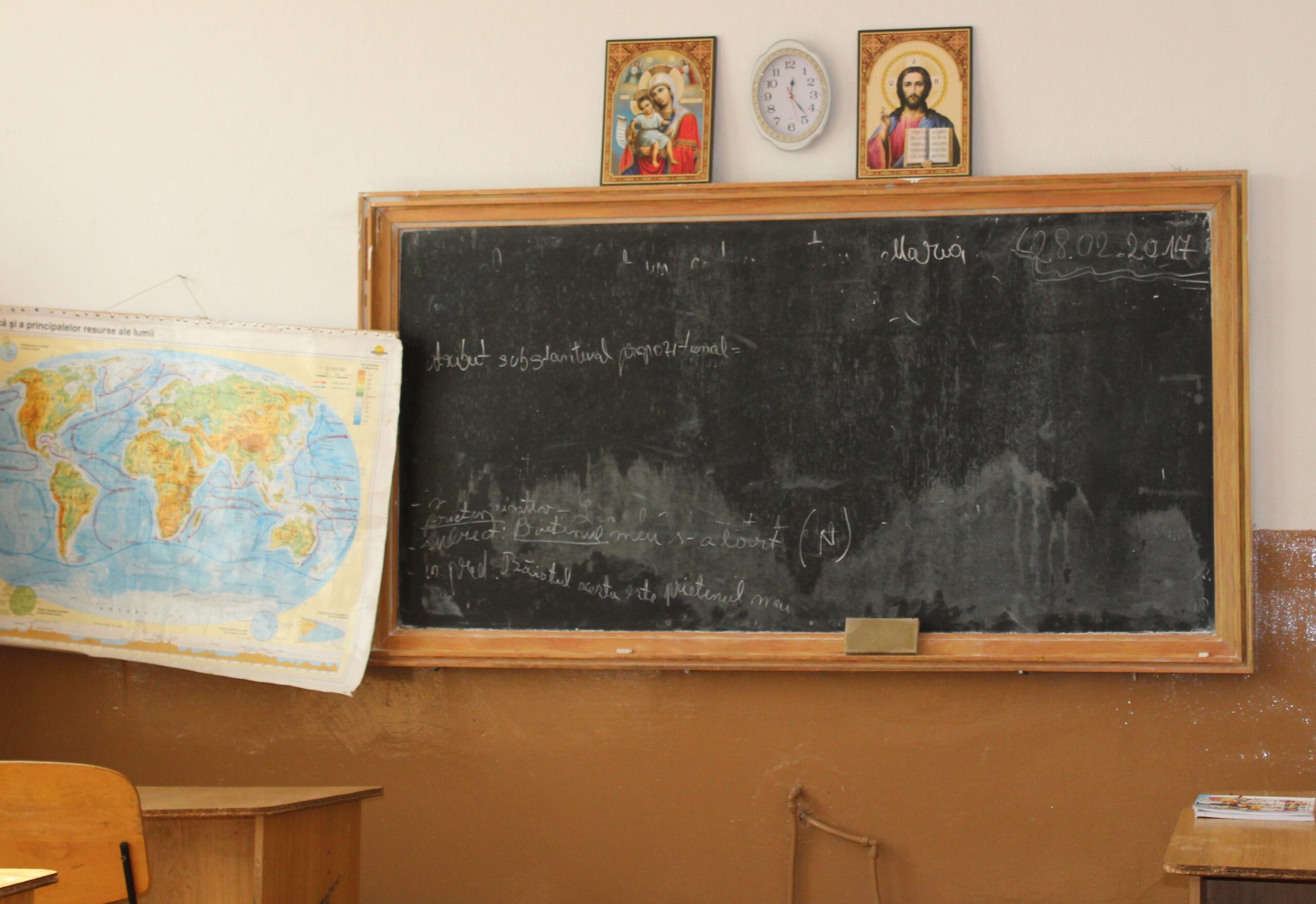 Educația în România: Eliminarea Tezelor și Haosul Modular – Reforma sau Experiment?