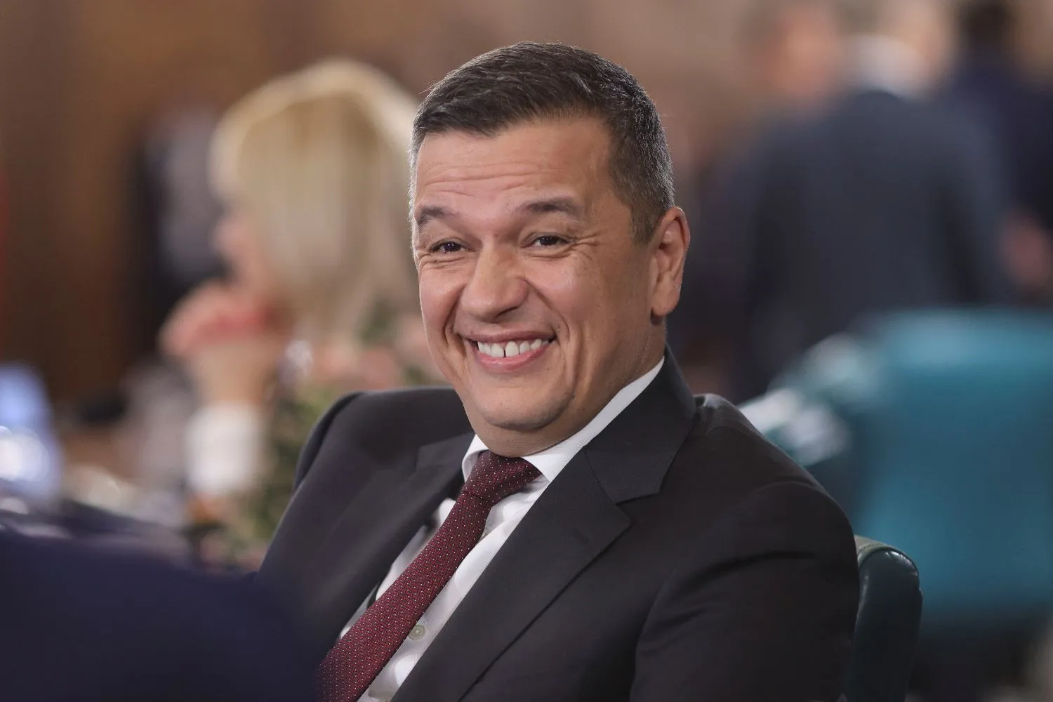 Sorin Grindeanu – Premierul „geniu” care a transformat România în teatru de comedie